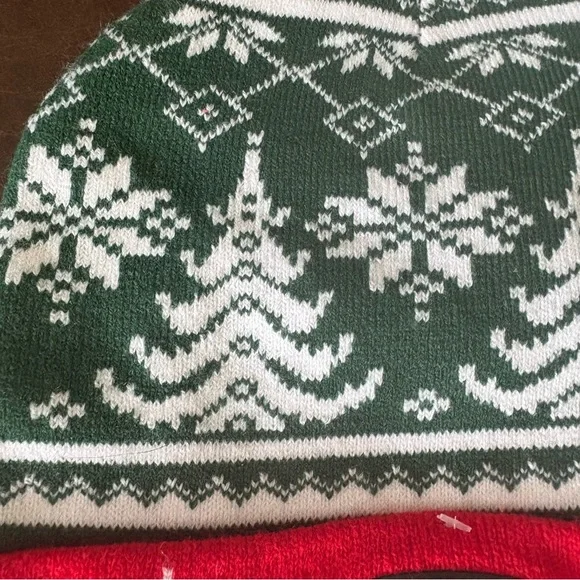 NWT Green and Red LED Beanie with Snowflake Design by Night Scope - Picture 5 of 7